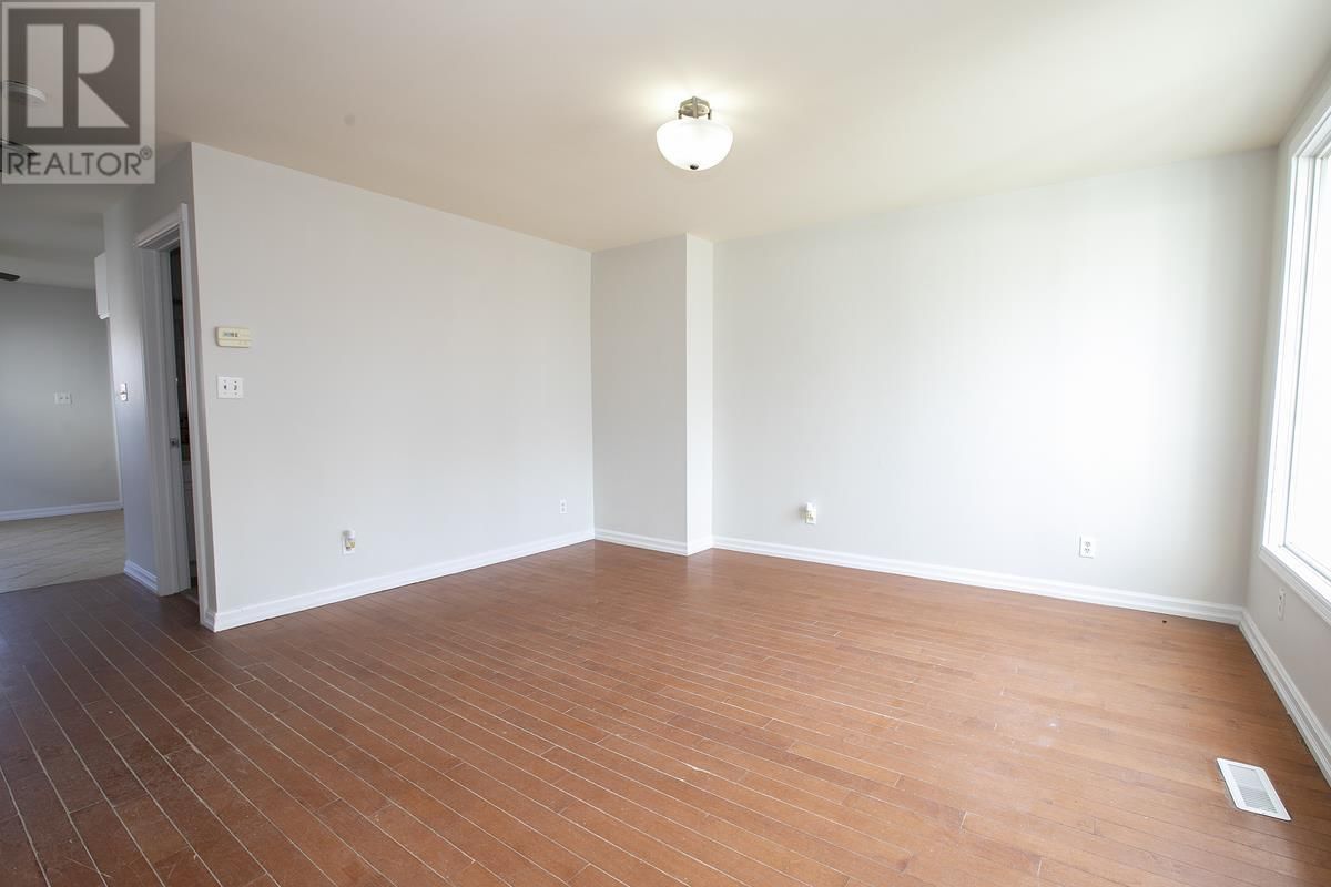 158 ST. ANDREW'S TER Image 14