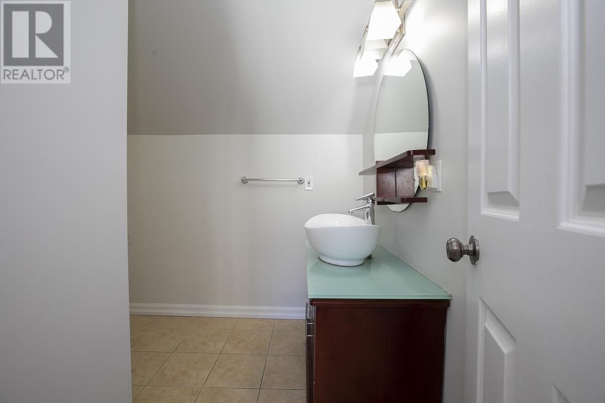 158 ST. ANDREW'S TER Image 34
