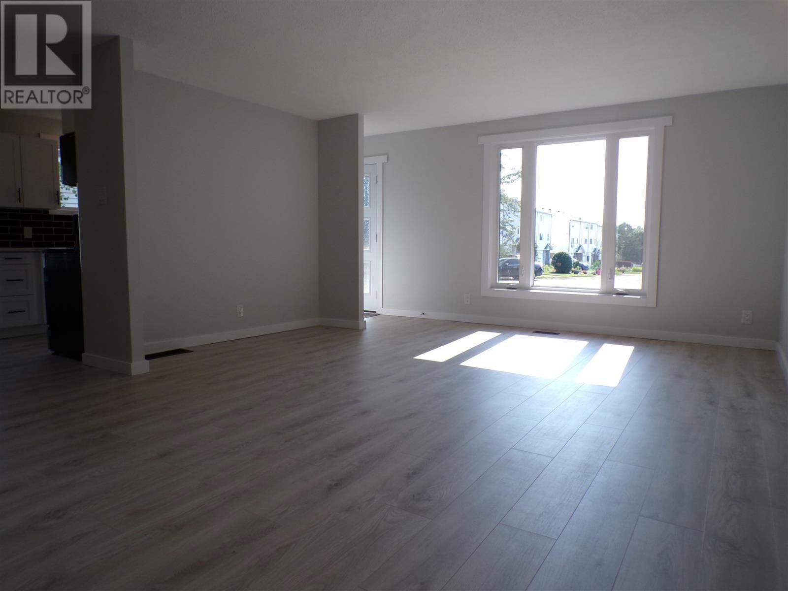 44 FARRELL CRES Image 11