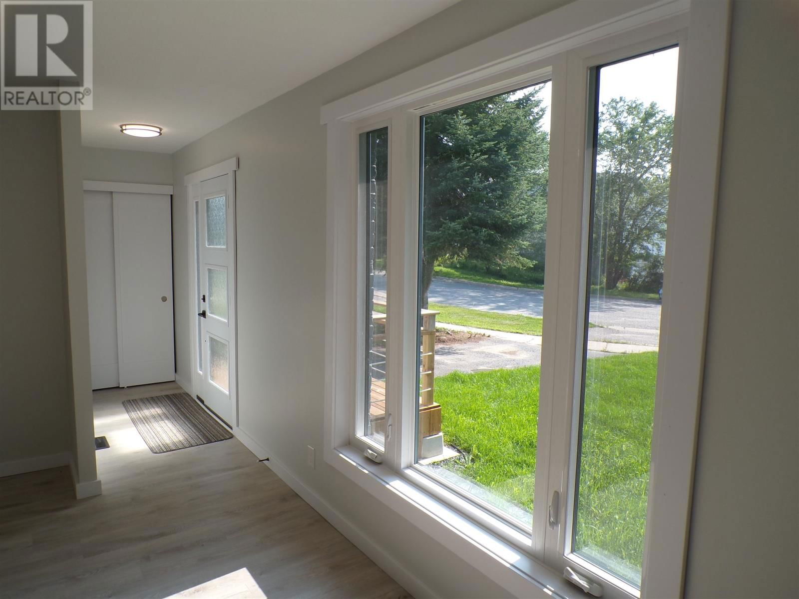 44 FARRELL CRES Image 13