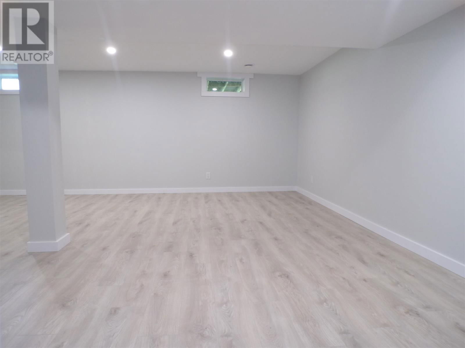 44 FARRELL CRES Image 15