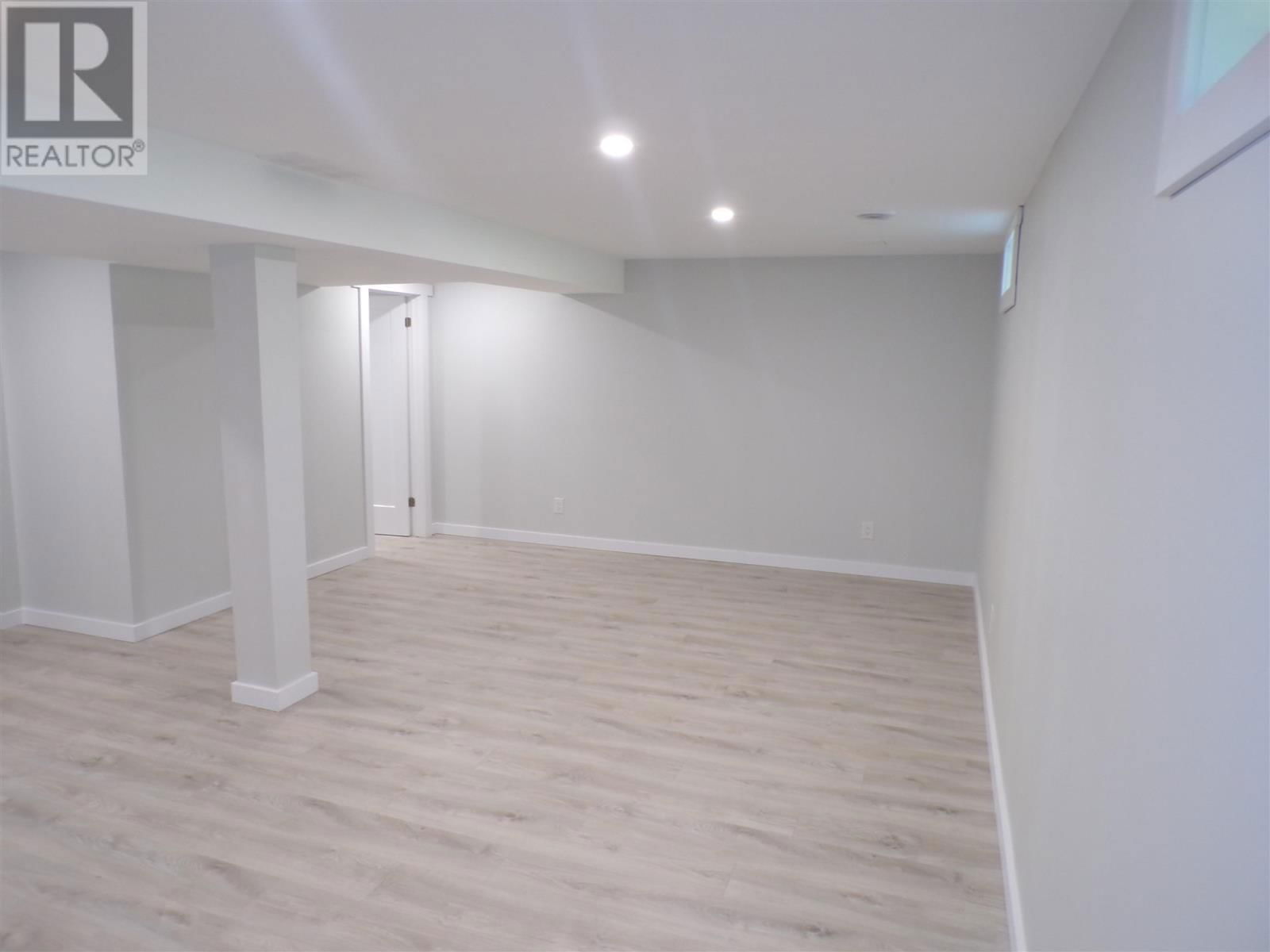 44 FARRELL CRES Image 17