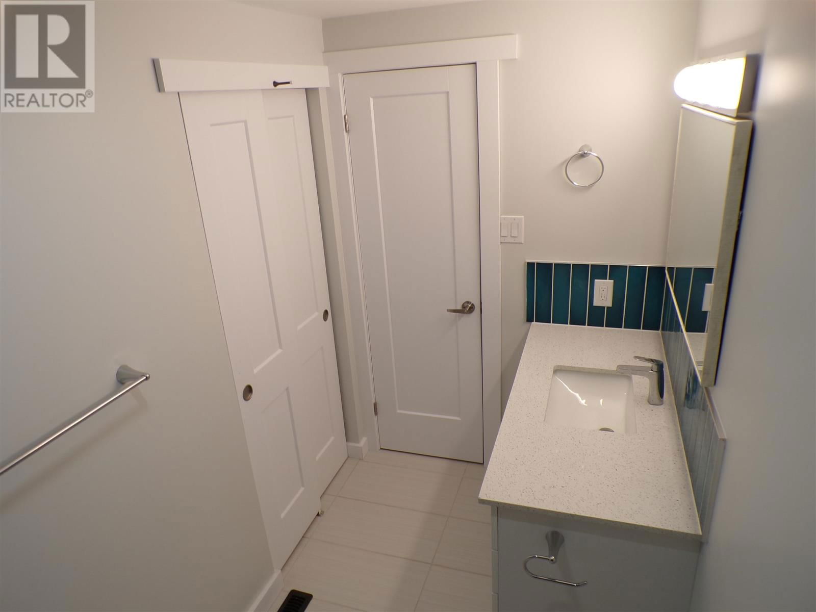 44 FARRELL CRES Image 25