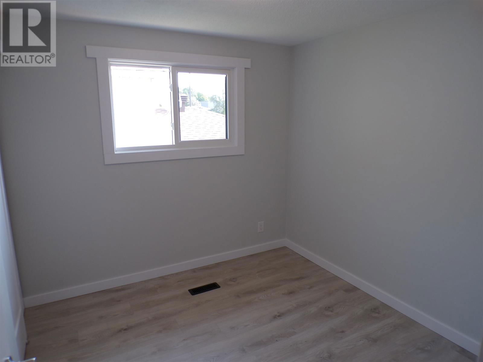 44 FARRELL CRES Image 26