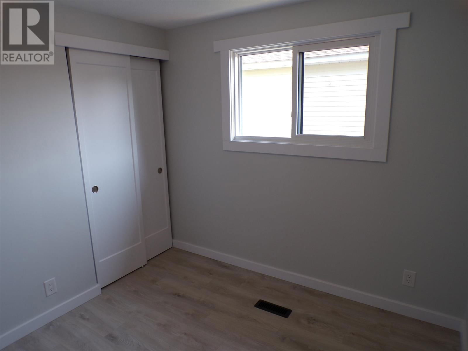 44 FARRELL CRES Image 27