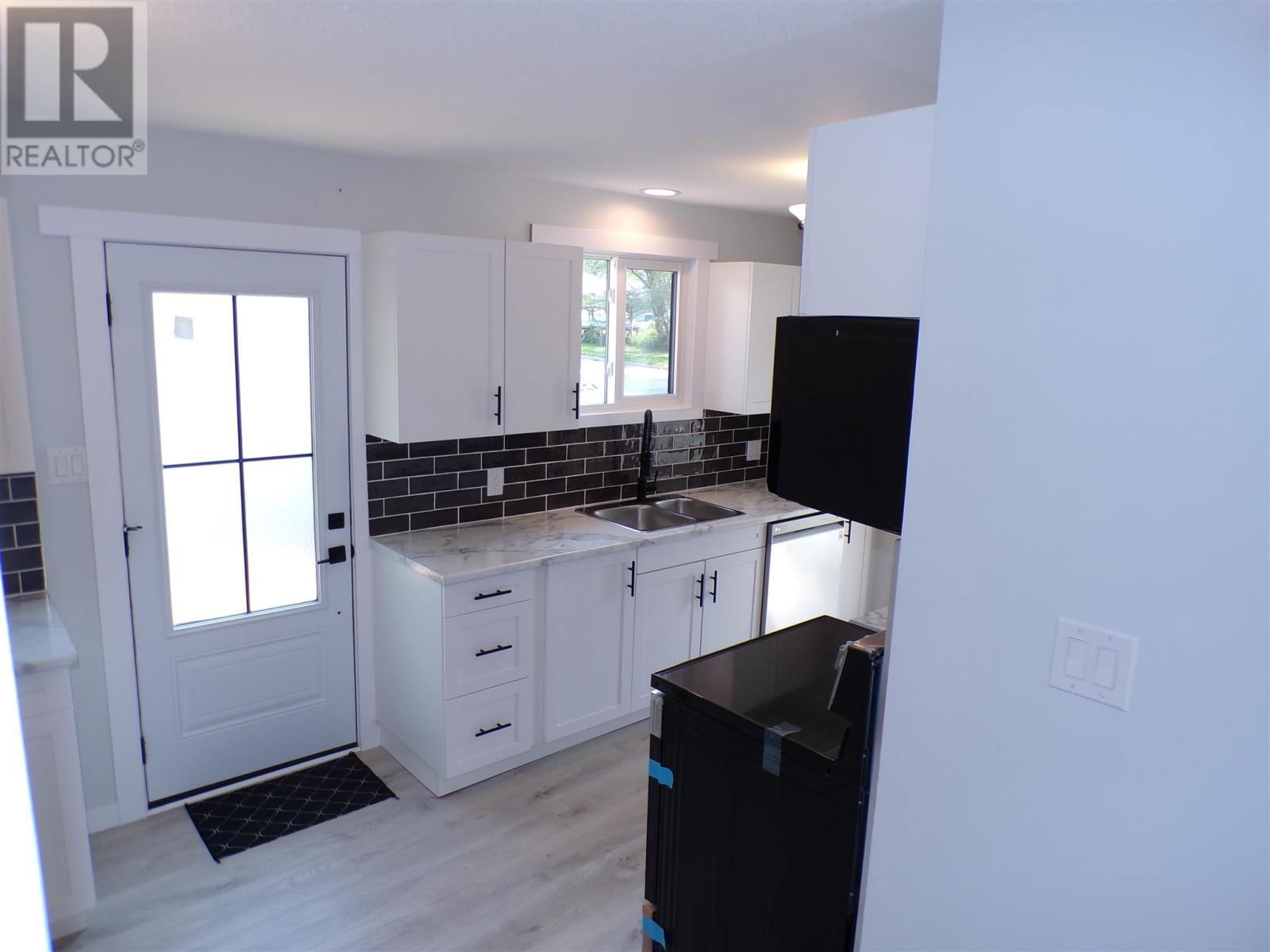 44 FARRELL CRES Image 4