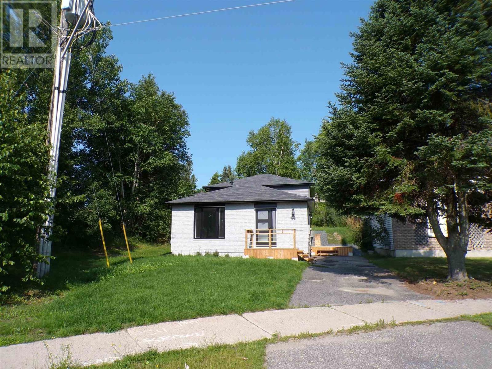 44 FARRELL CRES Image 41