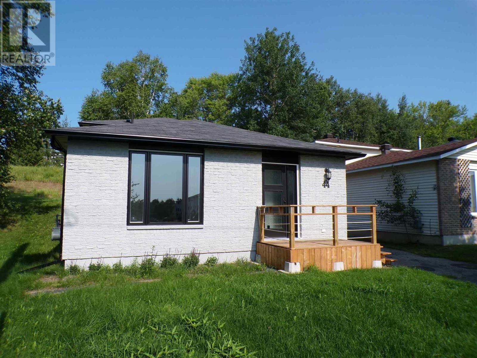 44 FARRELL CRES Image 44