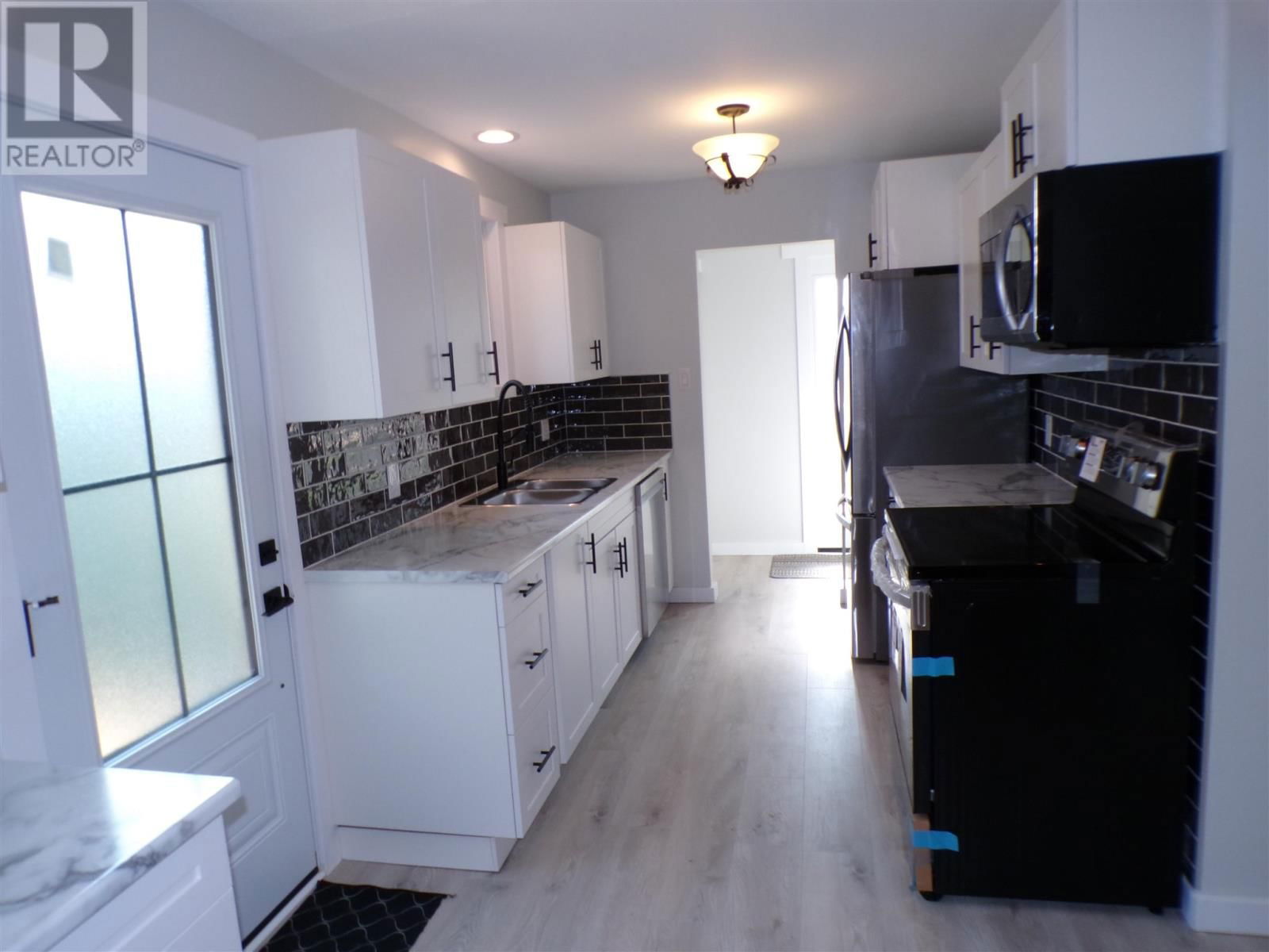 44 FARRELL CRES Image 5