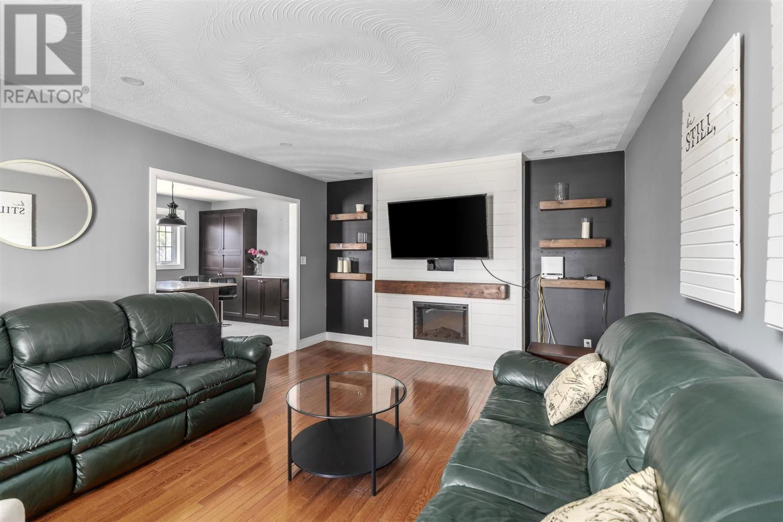 619 WELLINGTON ST Image 11