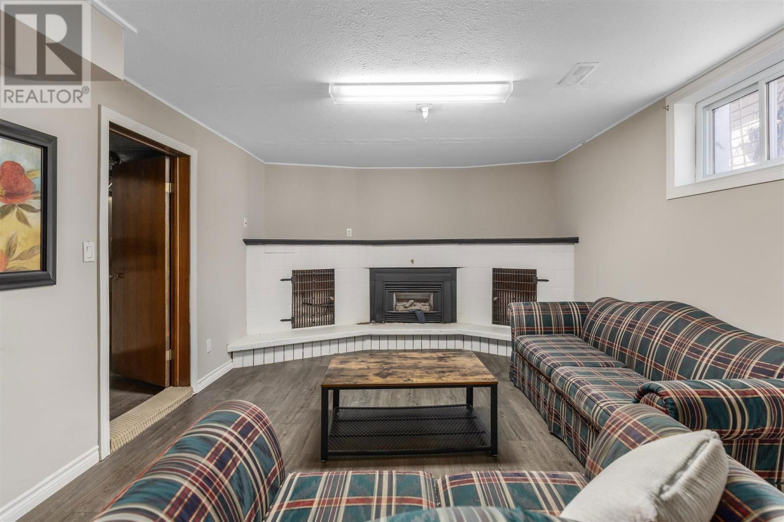 619 WELLINGTON ST Image 24