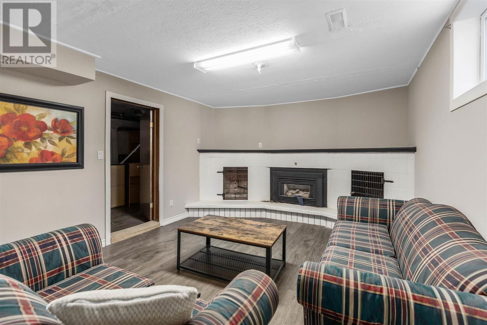 619 WELLINGTON ST Image 25