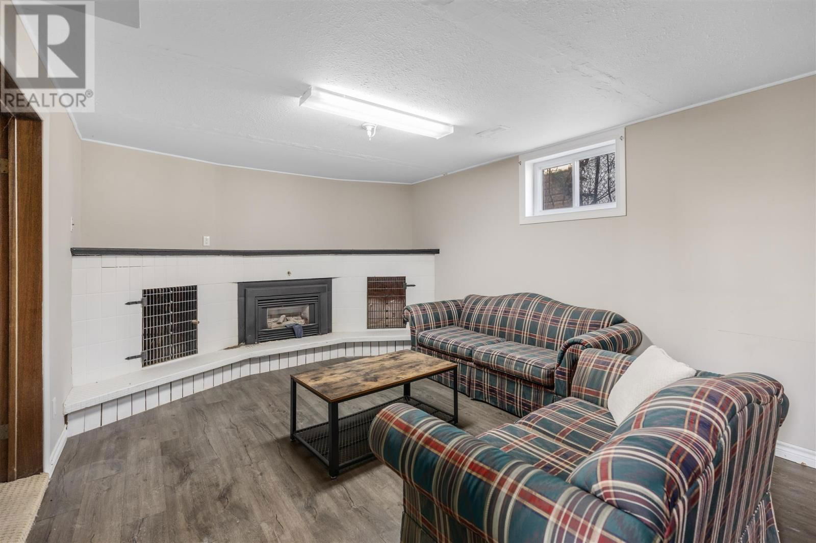 619 WELLINGTON ST Image 26