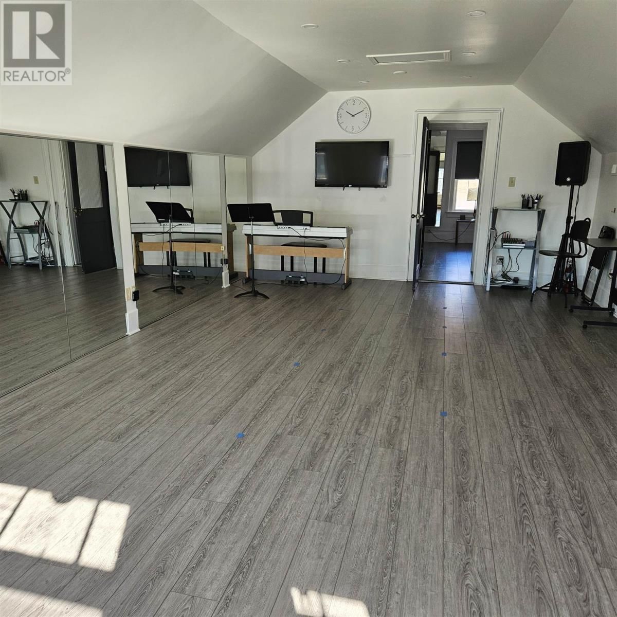 163 EAST ST Image 12