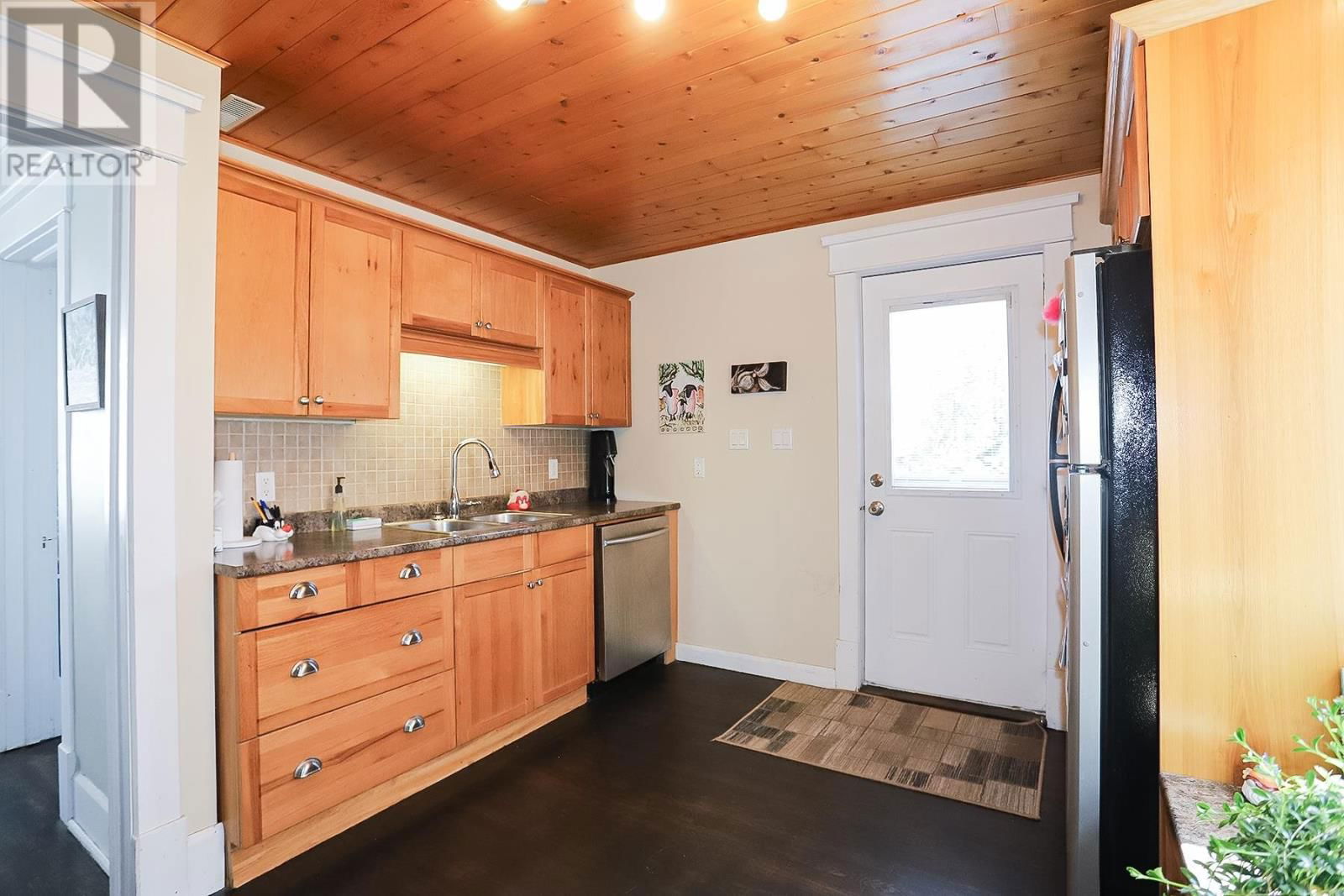 142 WOODWARD AVE Image 20