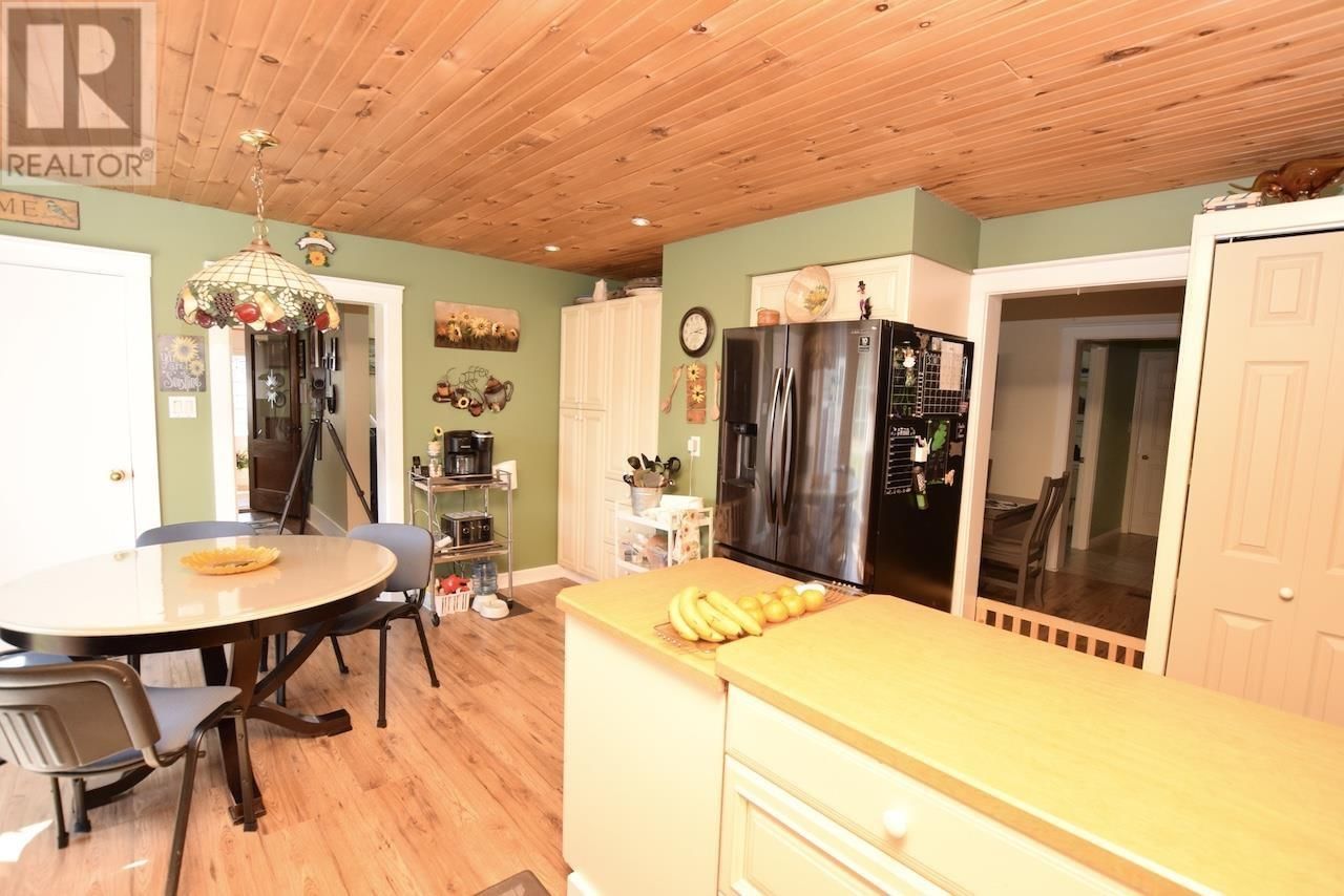 446 CAMERON RD Image 12
