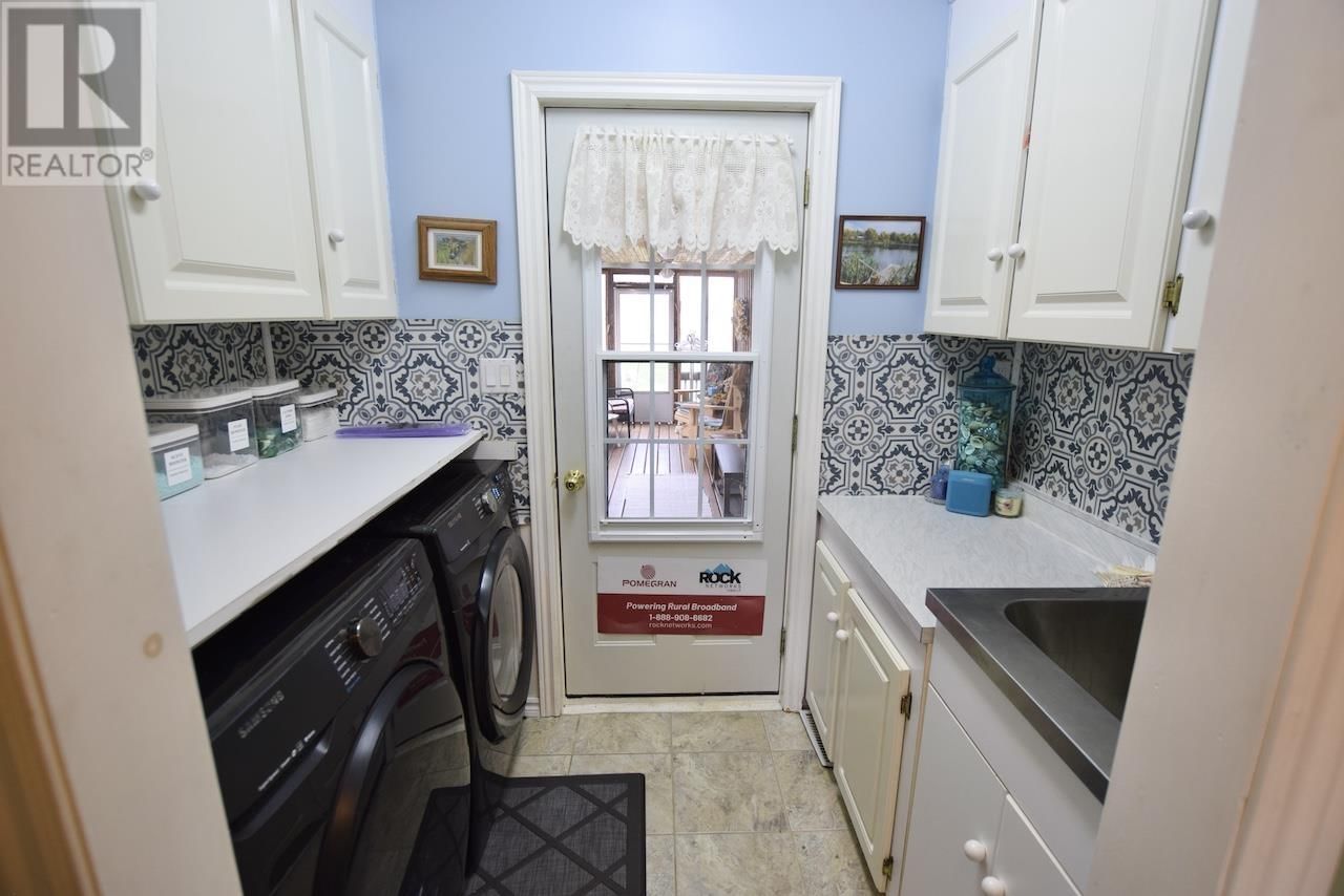 446 CAMERON RD Image 14