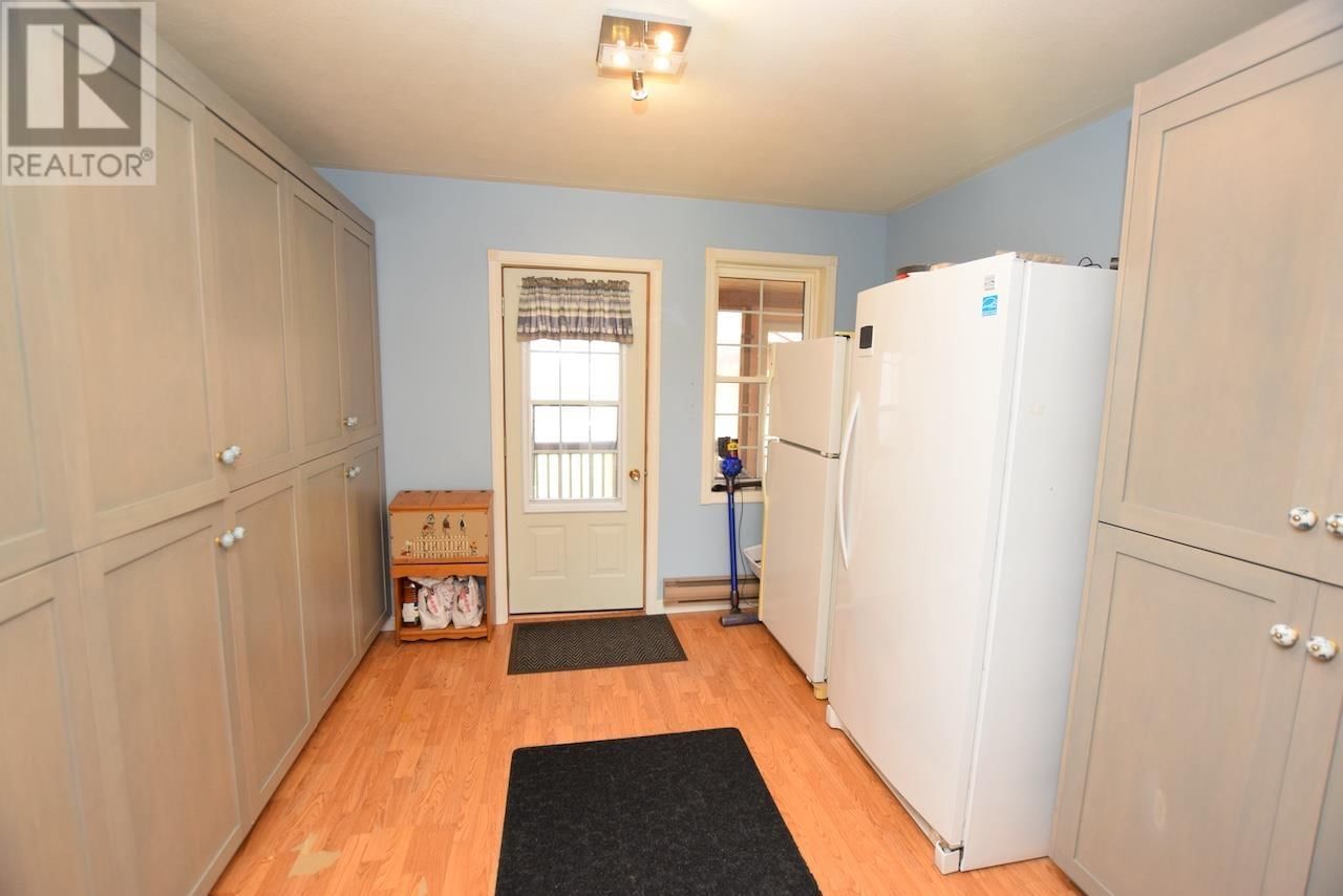 446 CAMERON RD Image 15