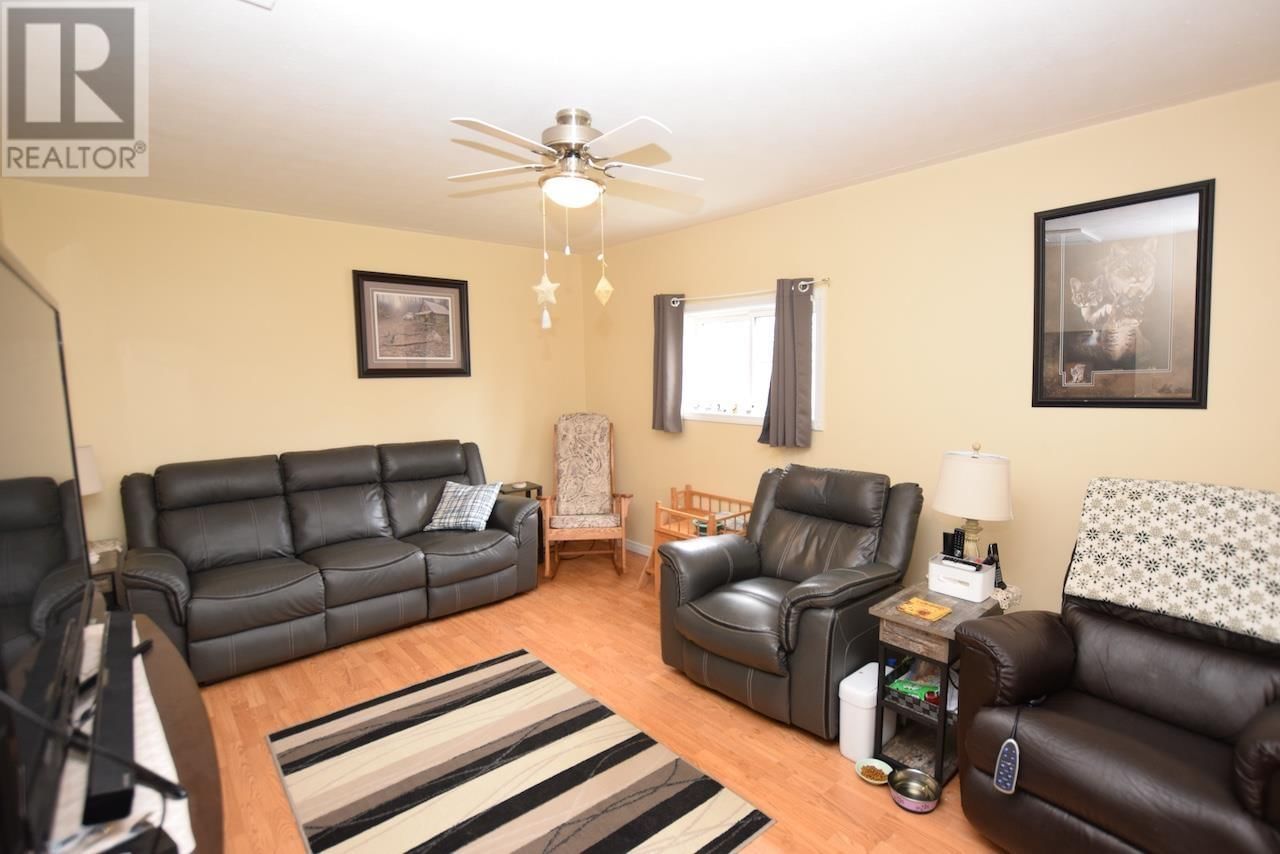 446 CAMERON RD Image 18