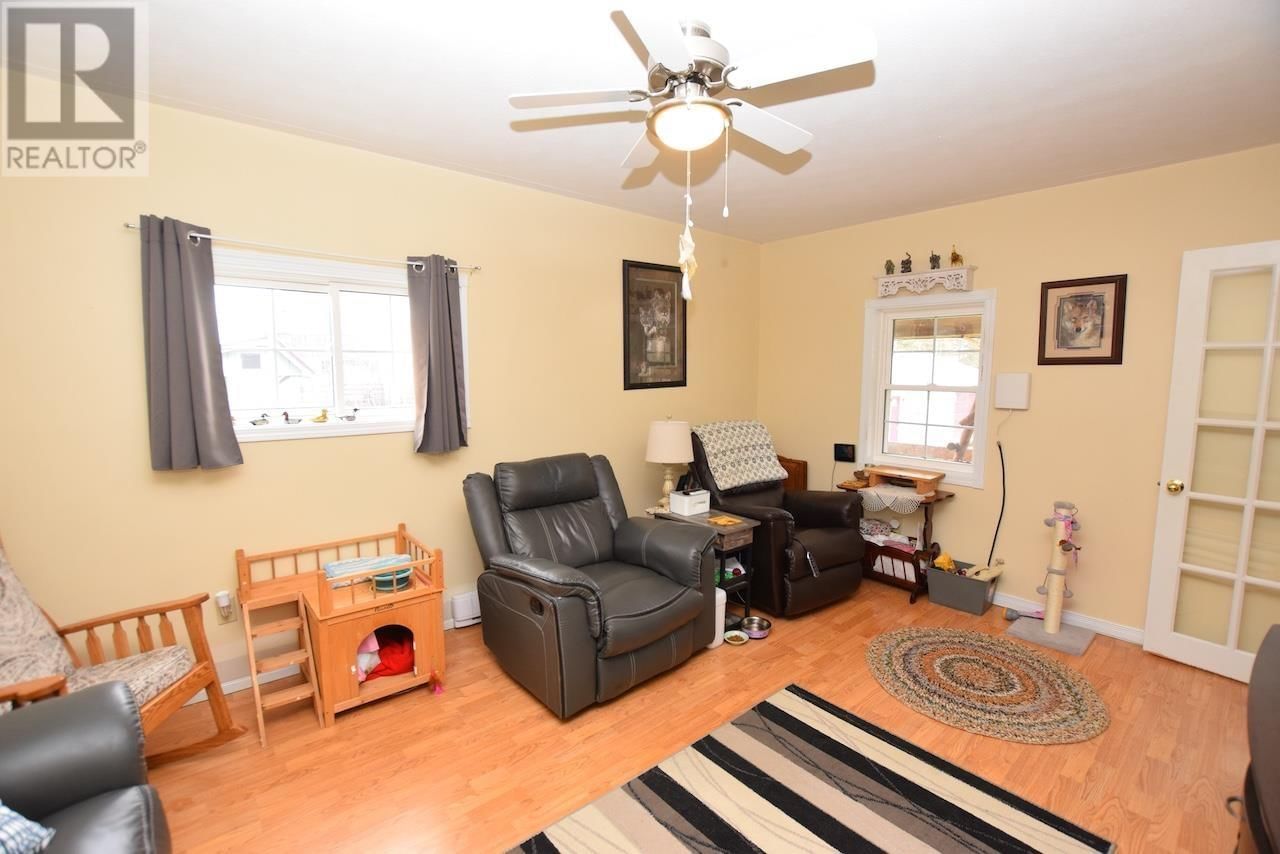 446 CAMERON RD Image 19
