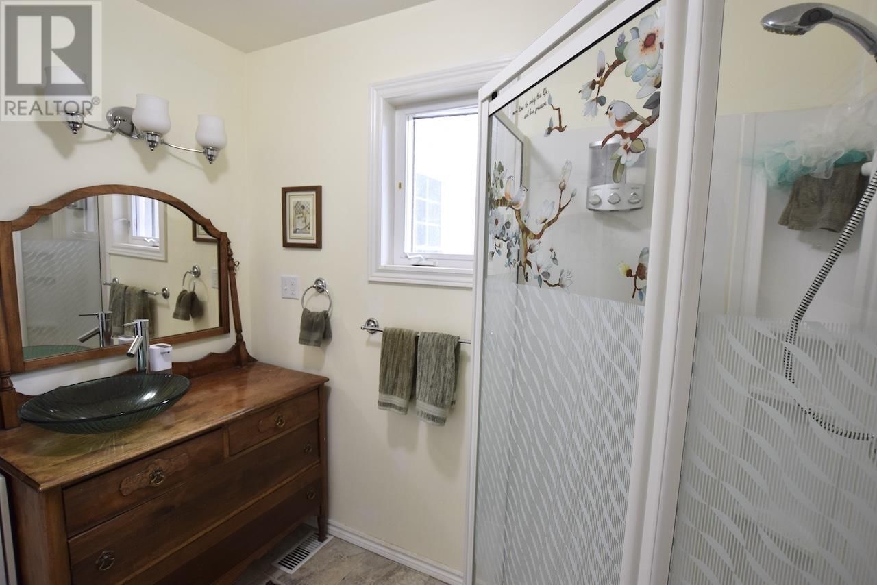 446 CAMERON RD Image 21