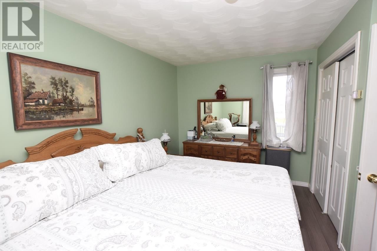 446 CAMERON RD Image 22