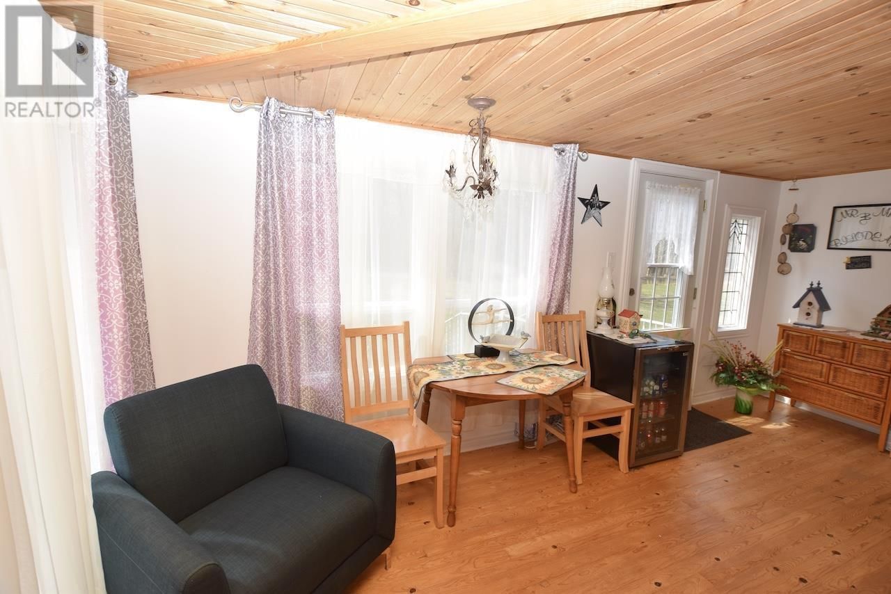 446 CAMERON RD Image 25