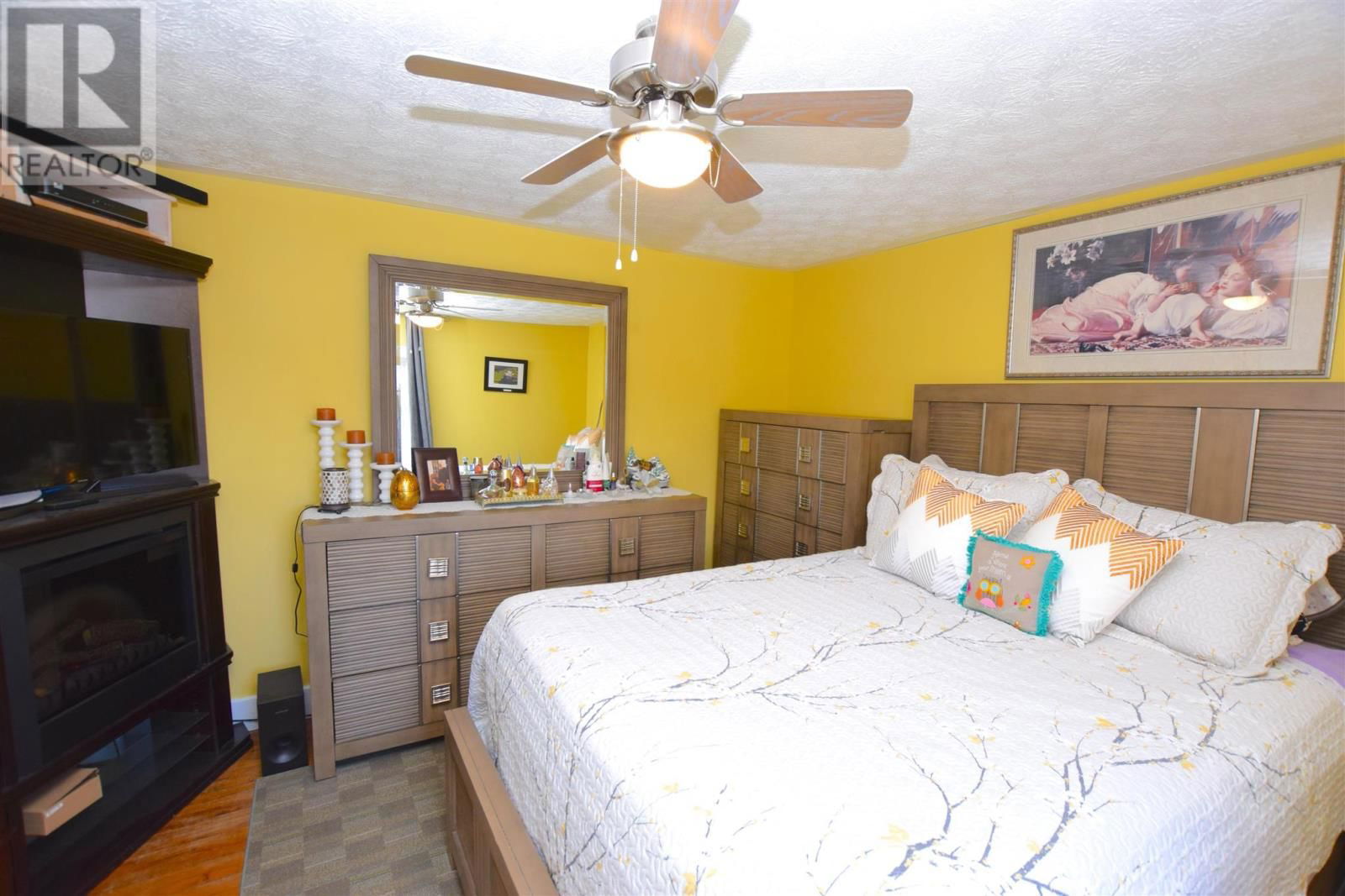 446 CAMERON RD Image 27