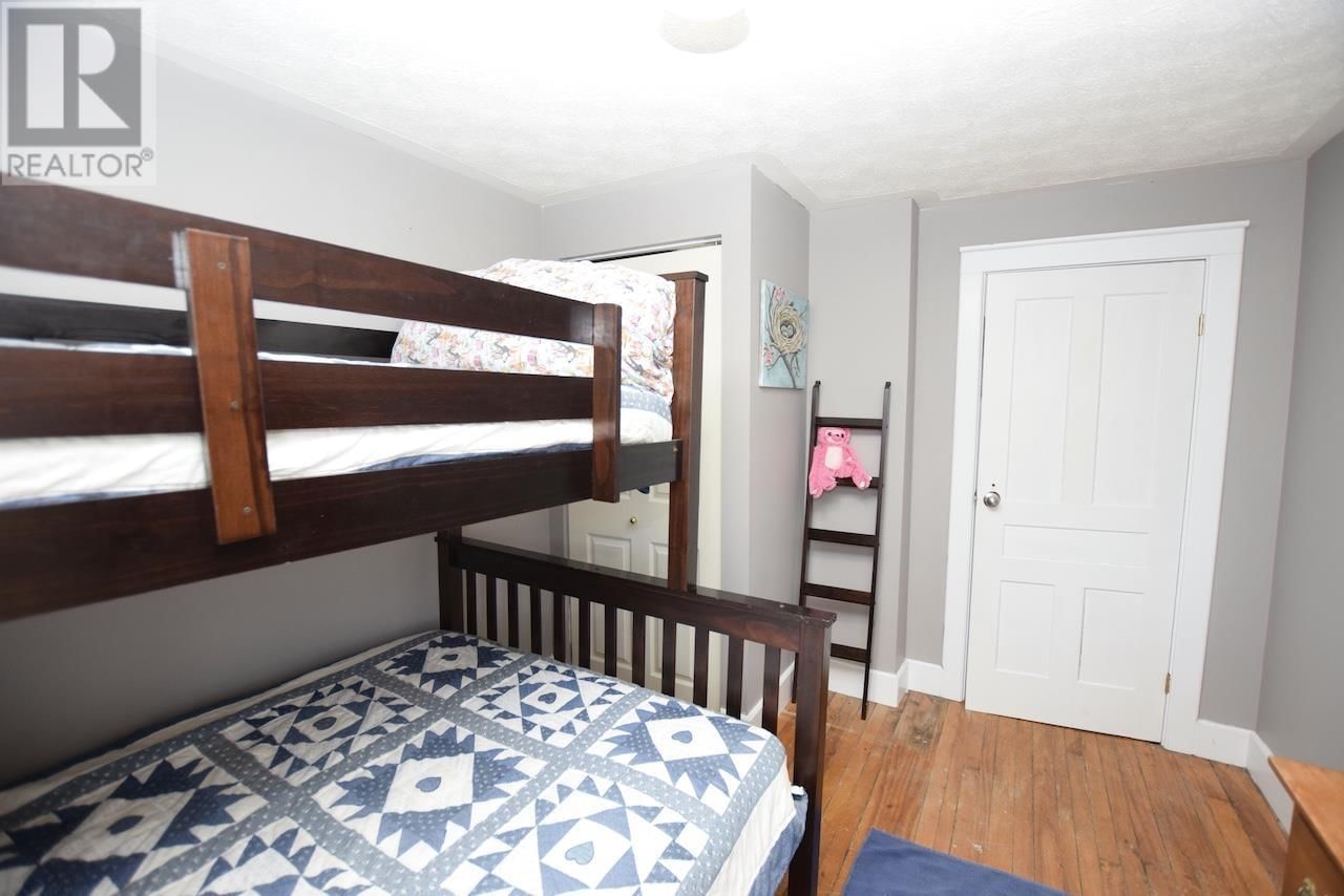 446 CAMERON RD Image 30