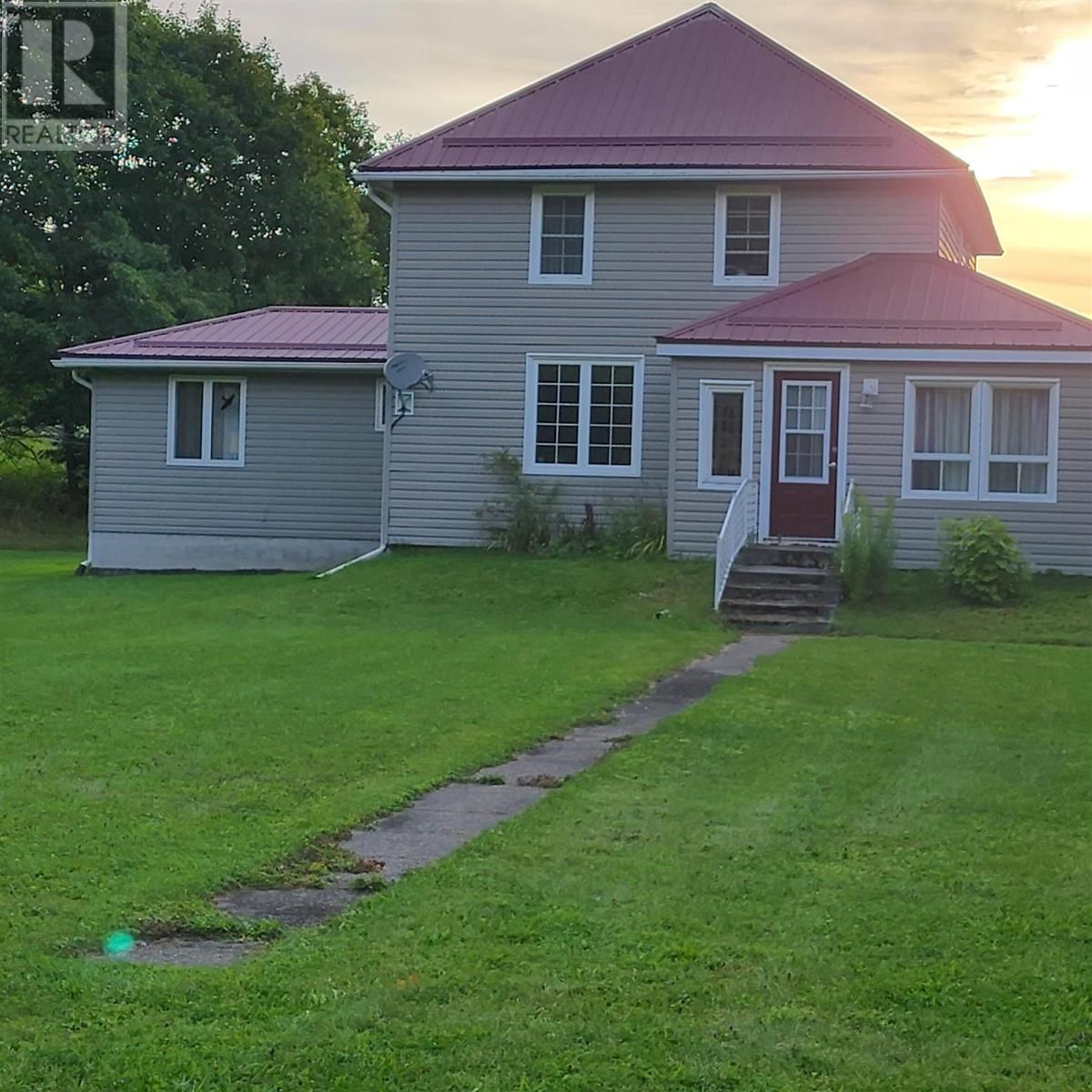 446 CAMERON RD Image 35