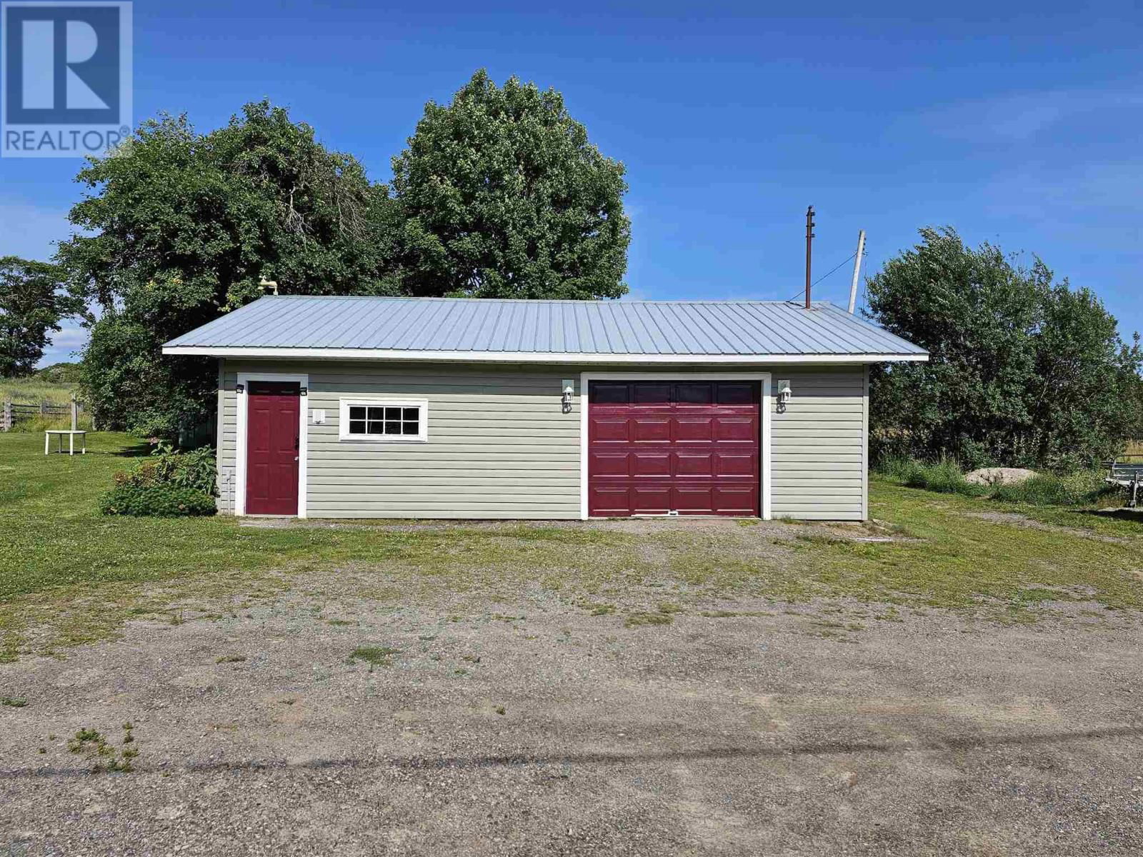 446 CAMERON RD Image 6