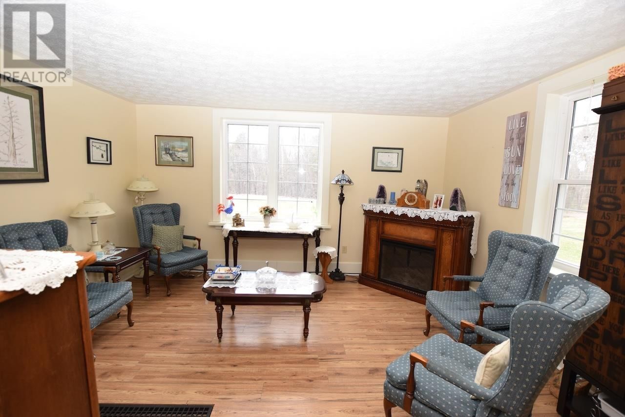 446 CAMERON RD Image 7