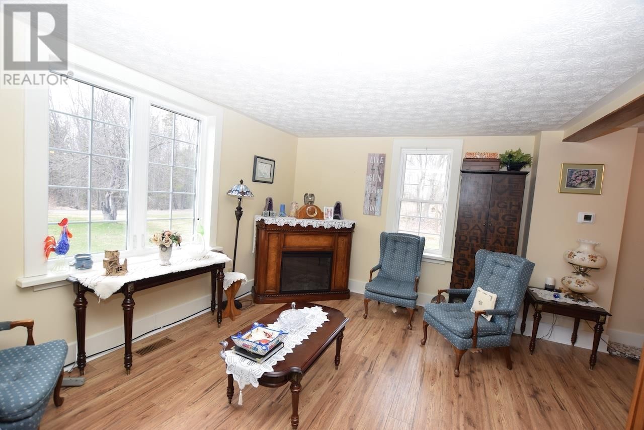 446 CAMERON RD Image 8
