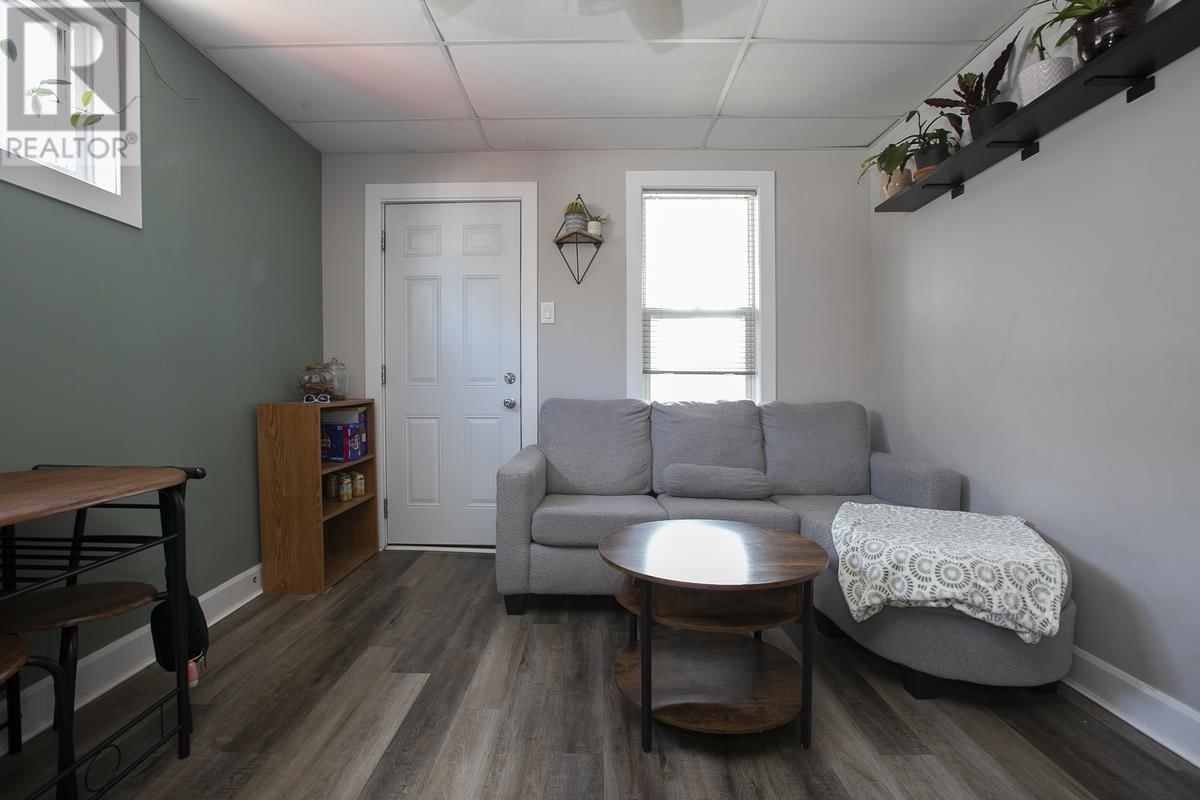 323 FARWELL TER Image 11