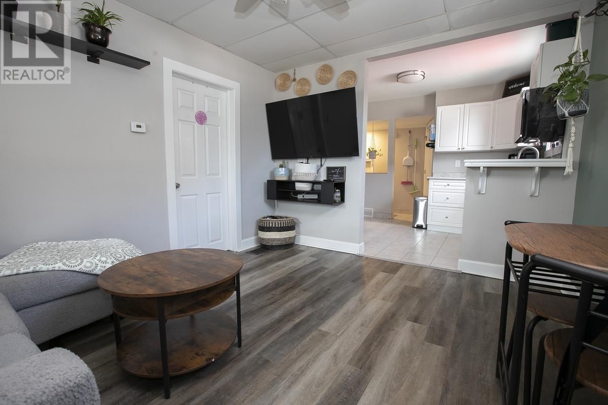 323 FARWELL TER Image 12