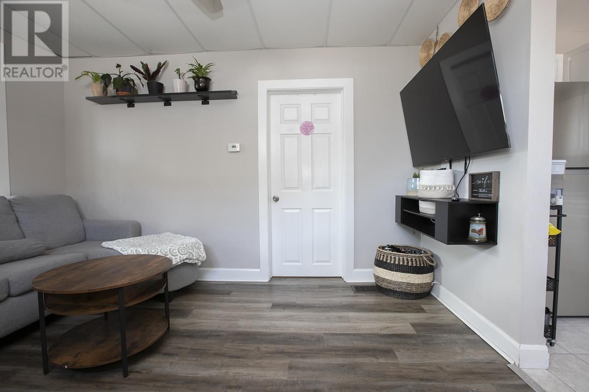 323 FARWELL TER Image 13