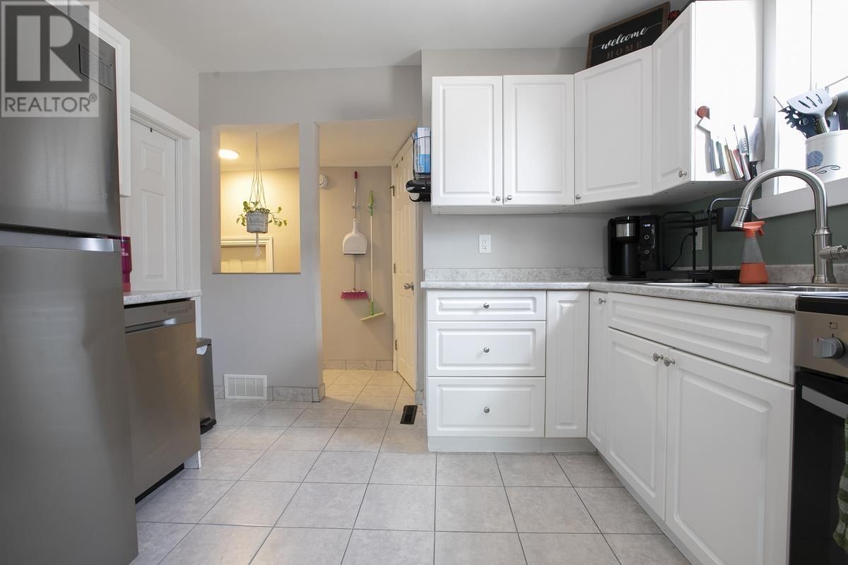 323 FARWELL TER Image 18