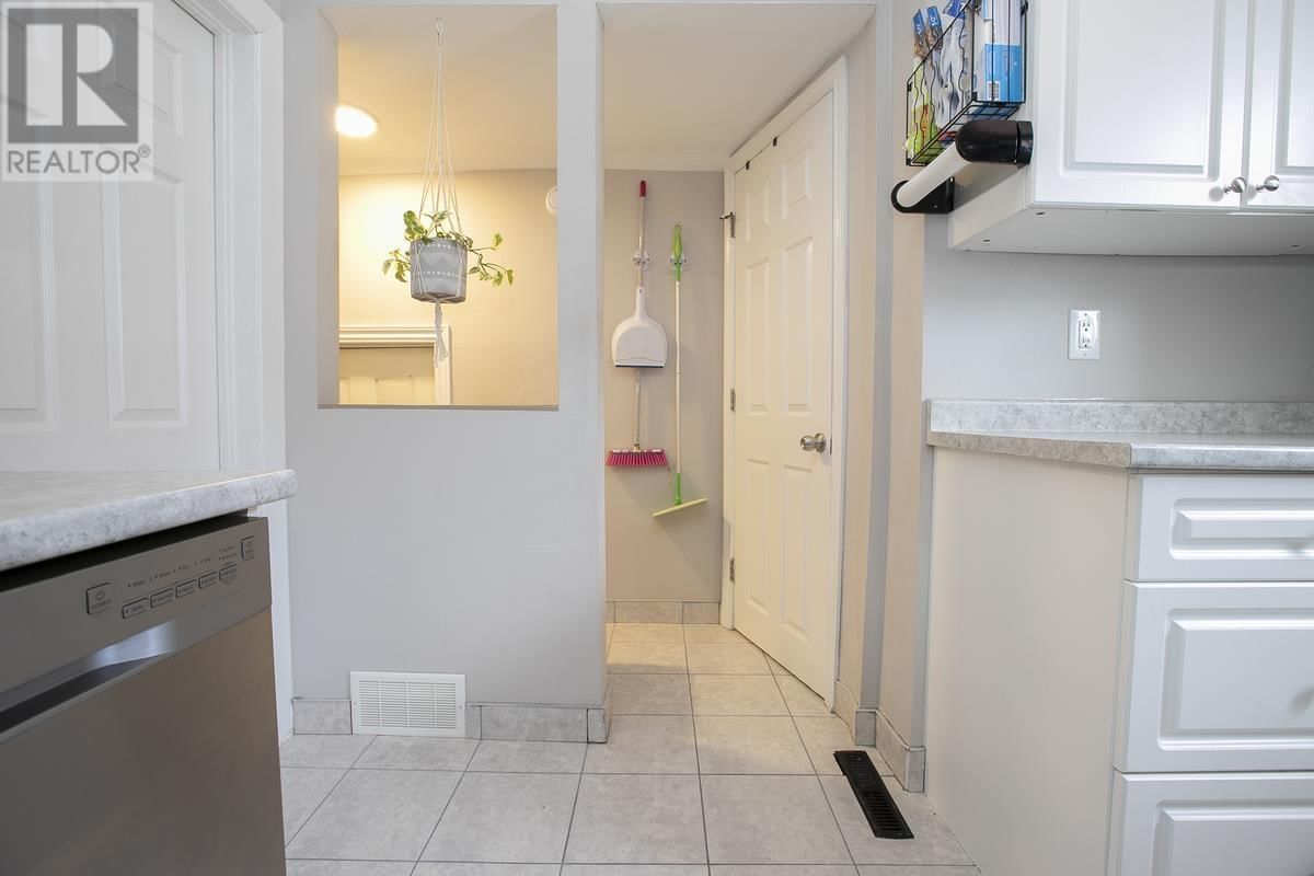 323 FARWELL TER Image 21