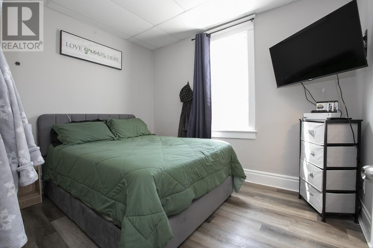 323 FARWELL TER Image 23