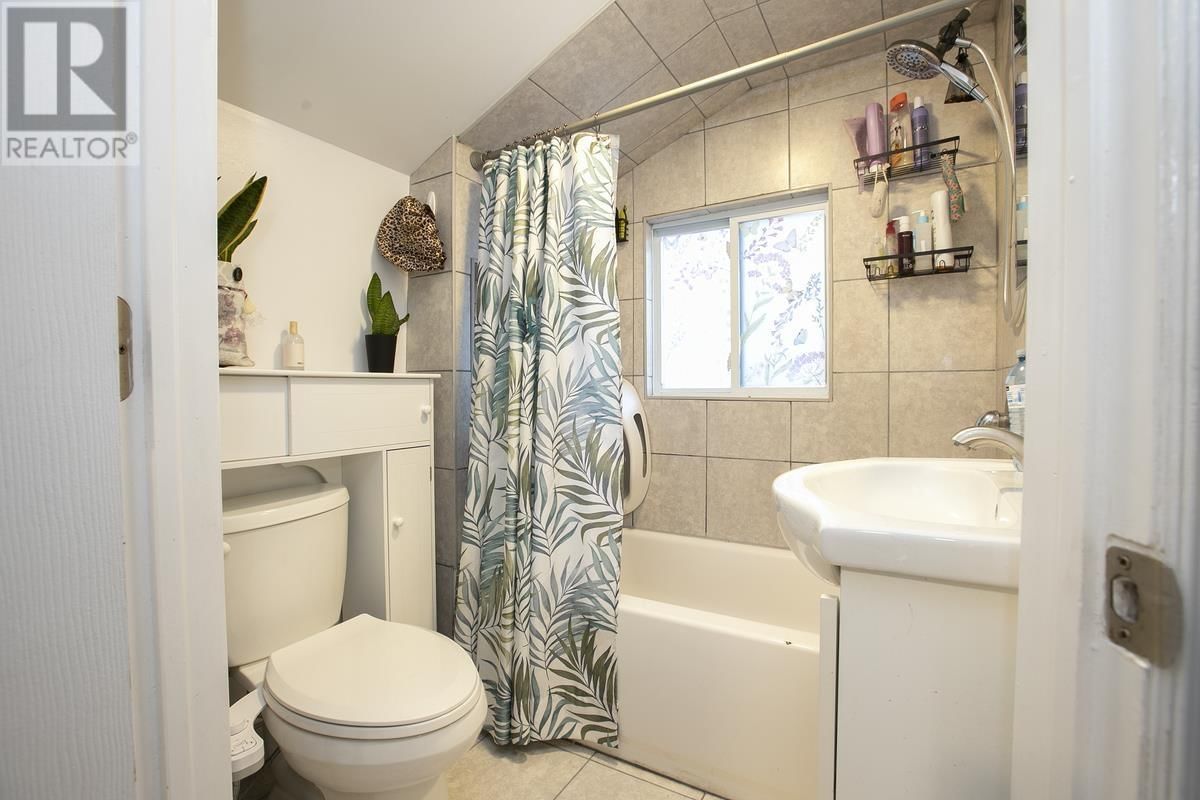 323 FARWELL TER Image 25