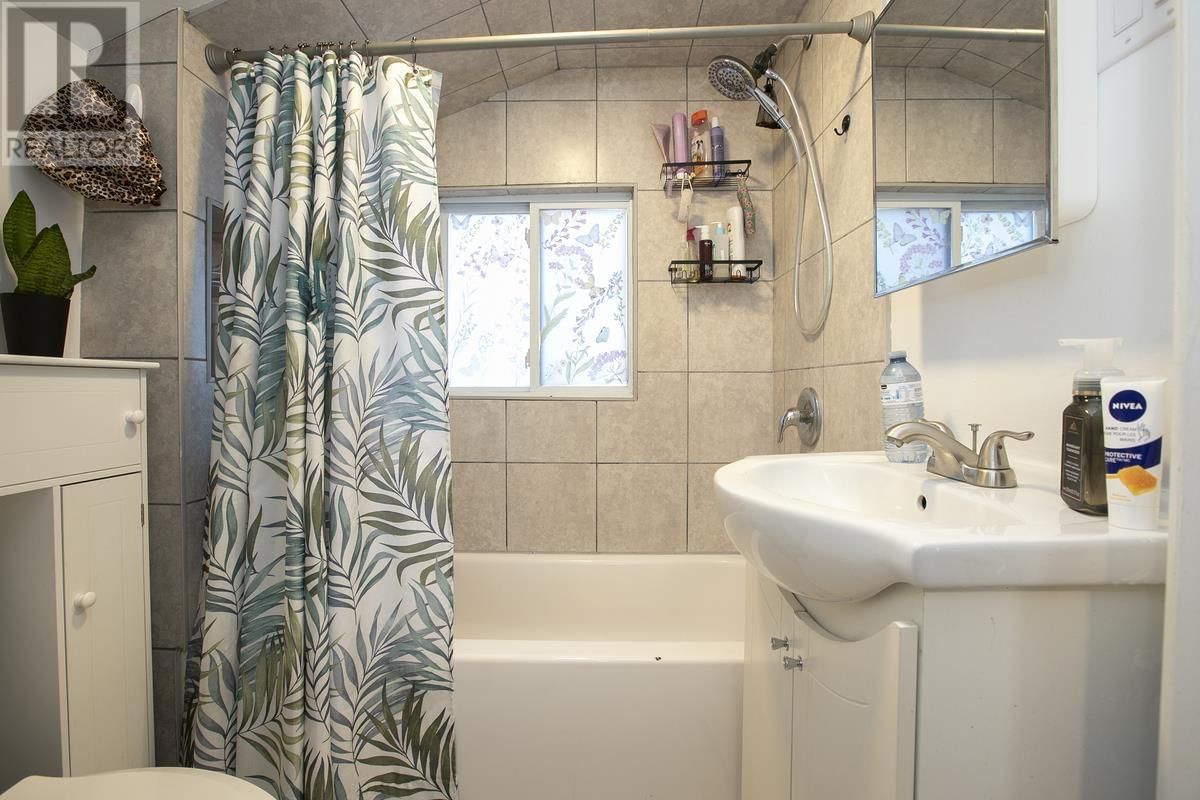 323 FARWELL TER Image 26