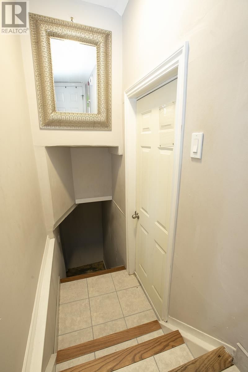 323 FARWELL TER Image 27