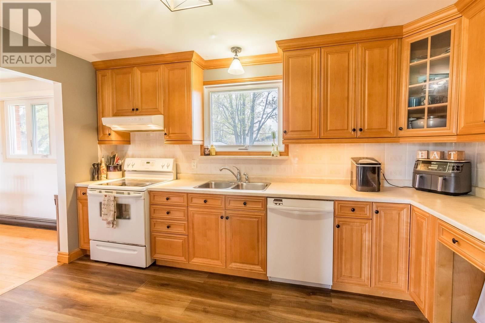 122 NORDEN CRES Image 10