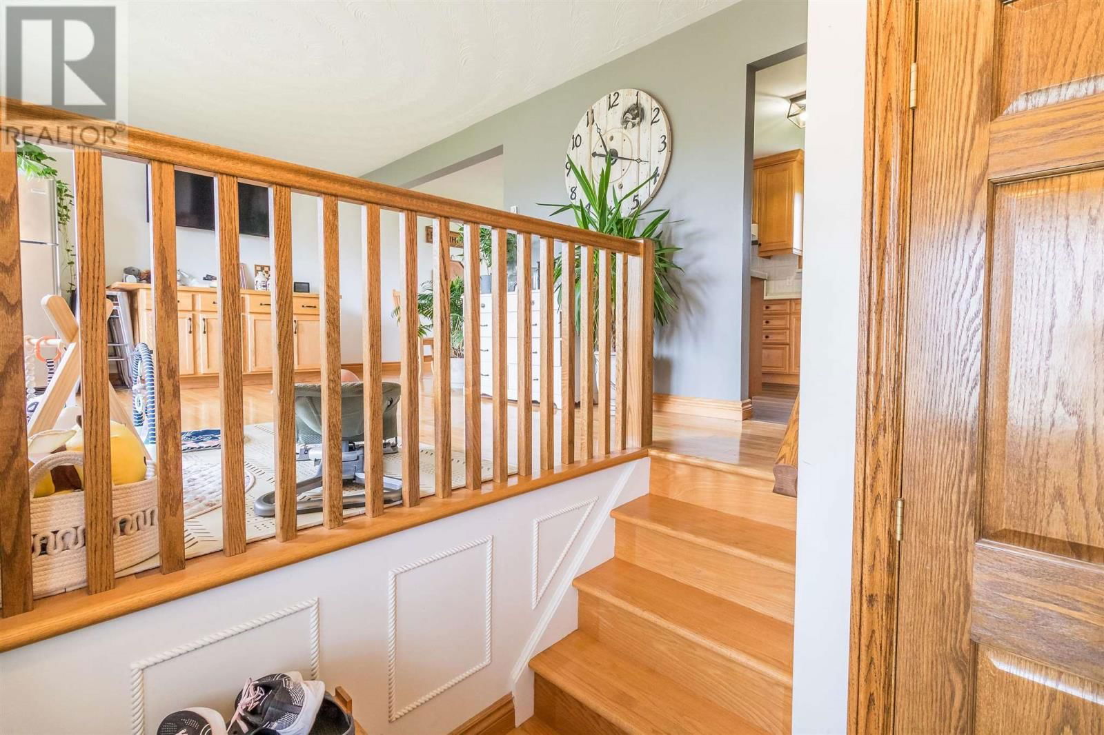 122 NORDEN CRES Image 3