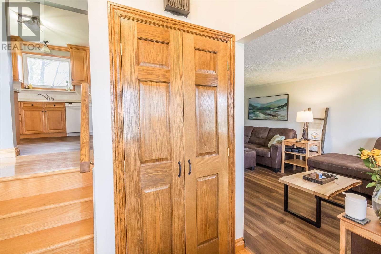122 NORDEN CRES Image 4