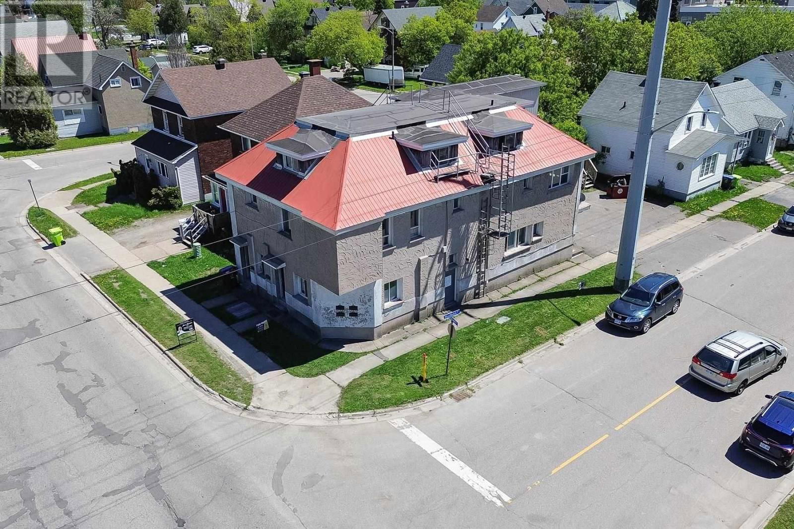 385-387 CATHCART ST Image 1