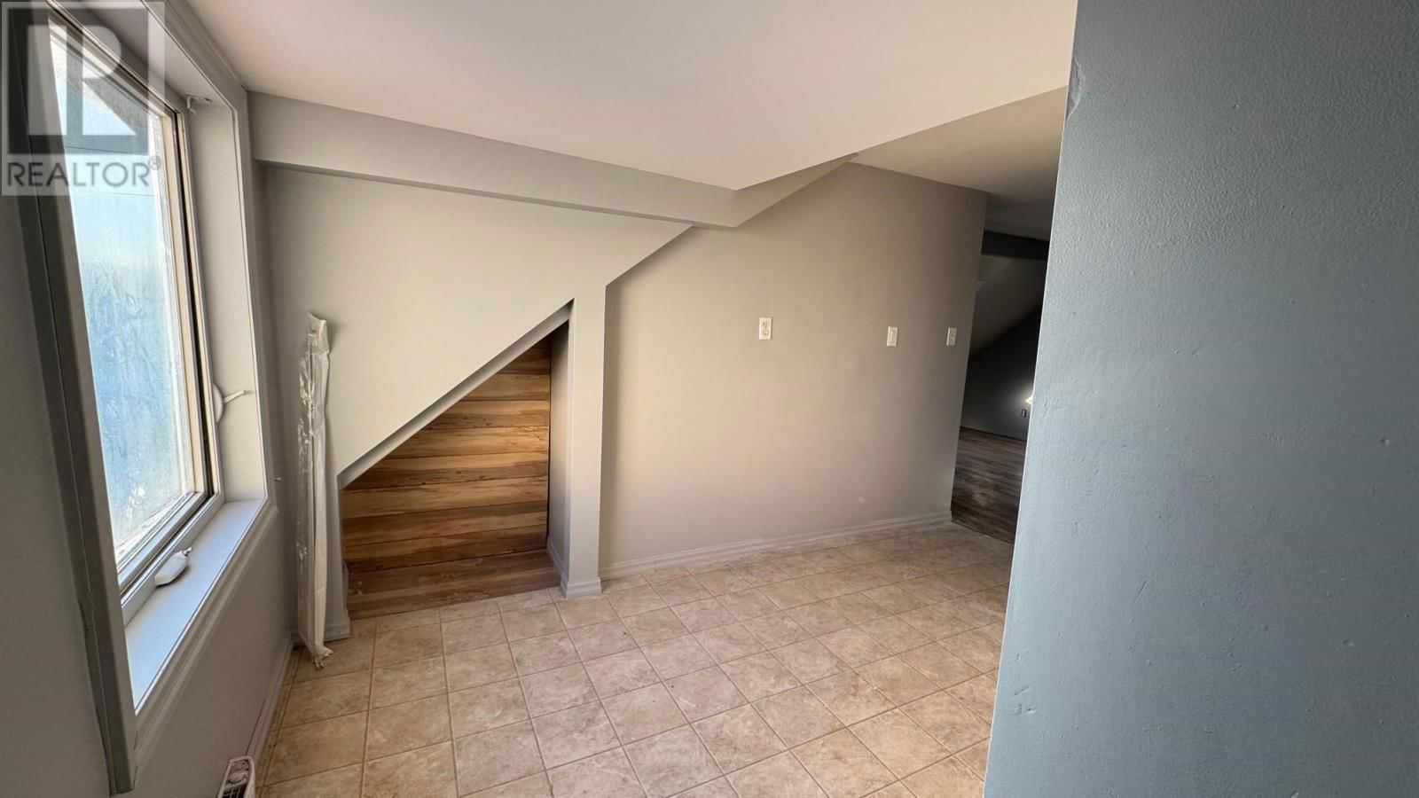 385-387 CATHCART ST Image 19