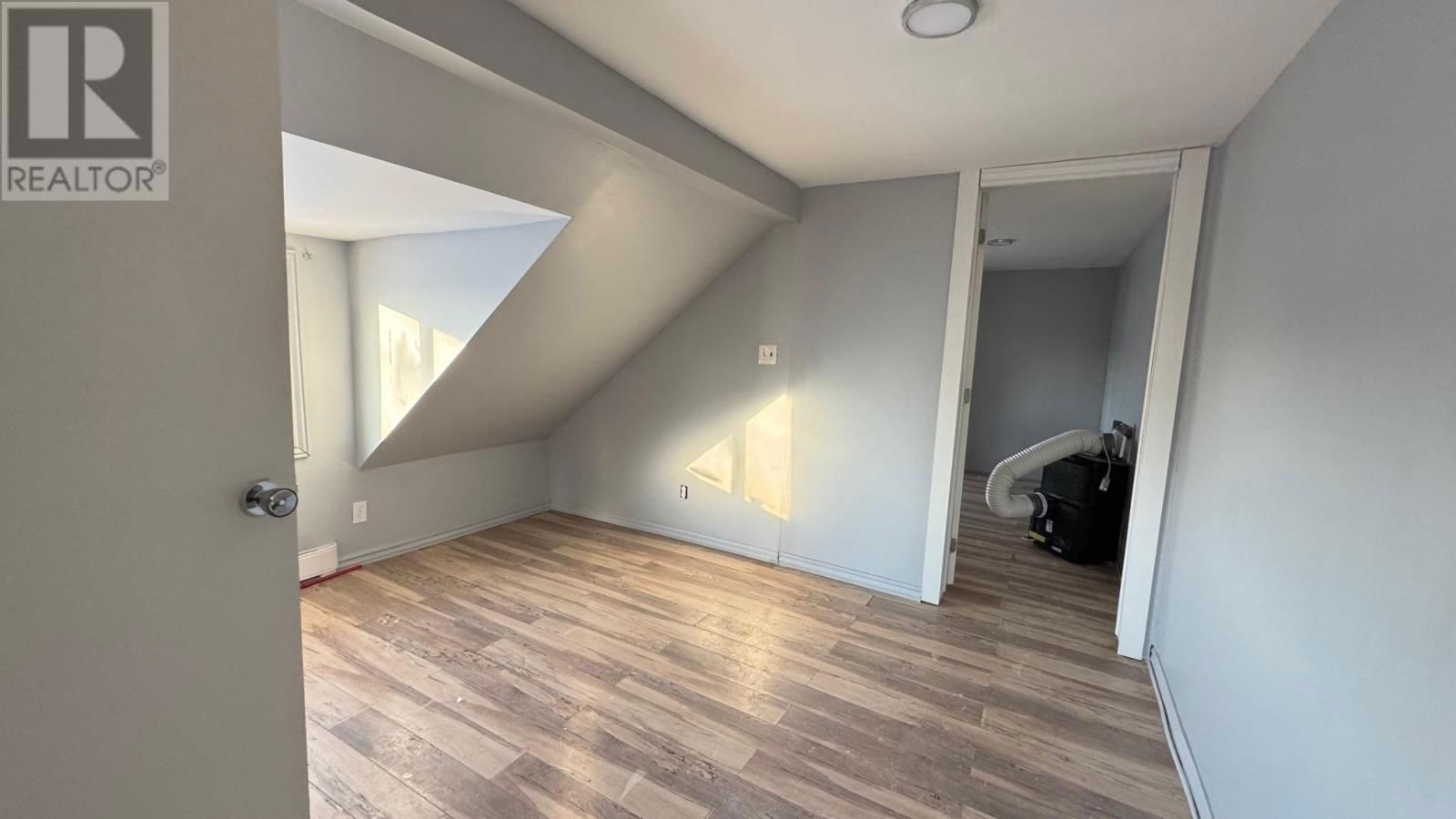 385-387 CATHCART ST Image 23