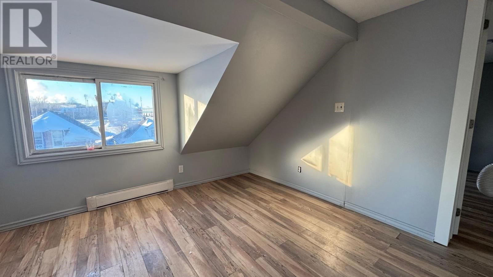 385-387 CATHCART ST Image 26