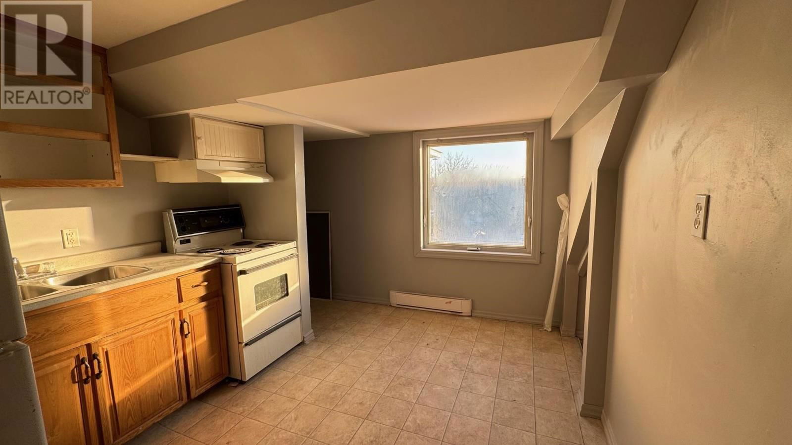 385-387 CATHCART ST Image 32